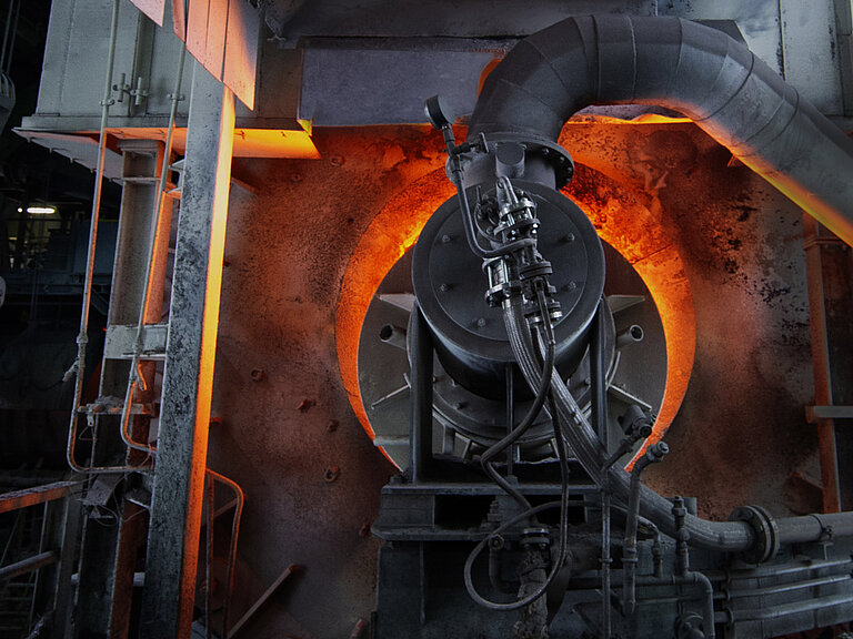 Photo: Aurubis: Teaser photo Our Fiscal year in 150 seconds, plant hall with submerged lance furnace, Burner and charging side