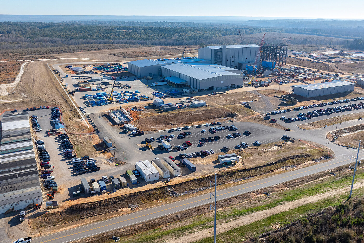 Photo: Aurubis: Plant area Richmond County, US, first multimetal recycling plant from above, Construction site with parked vehicles
